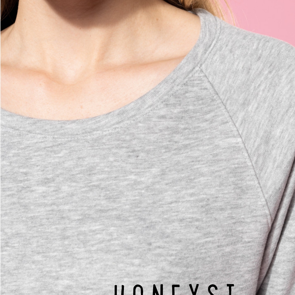 Modelé portant la robe Rosa - closeup