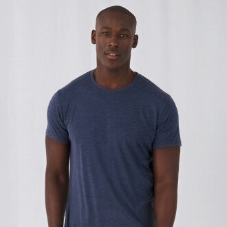 Homme portant T-shirt Odile
